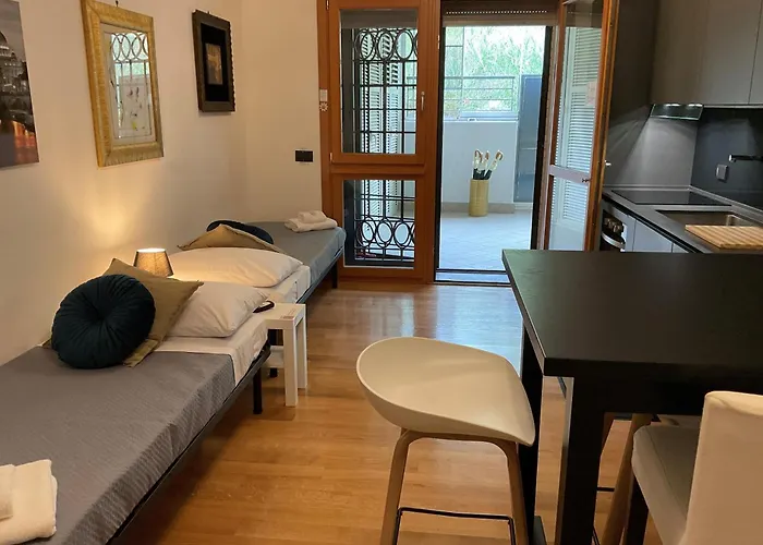 Golden Star Near Vatican, Aurelia * Roma